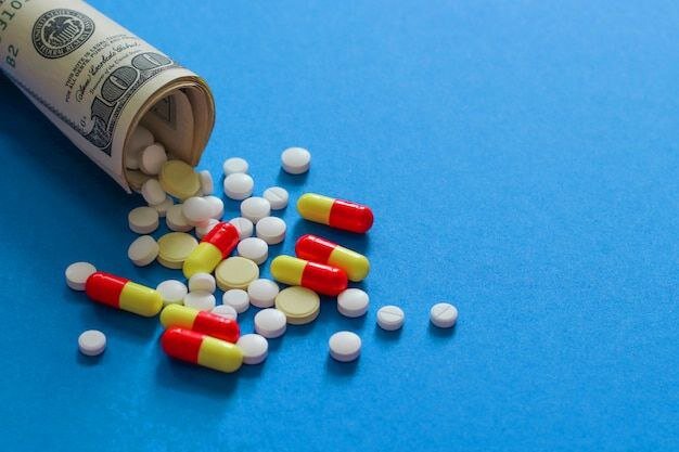 تشدید نگرانی ها از کمبود ارز در واردات دارو/ جان‌ها فدای سیاست‌های اشتباه!