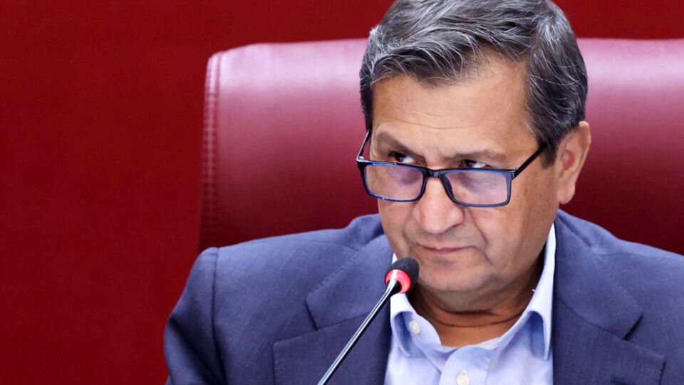 وزیری که پشت خود را به مجلس کرد / روایت ناتمام همتی و بهارستان